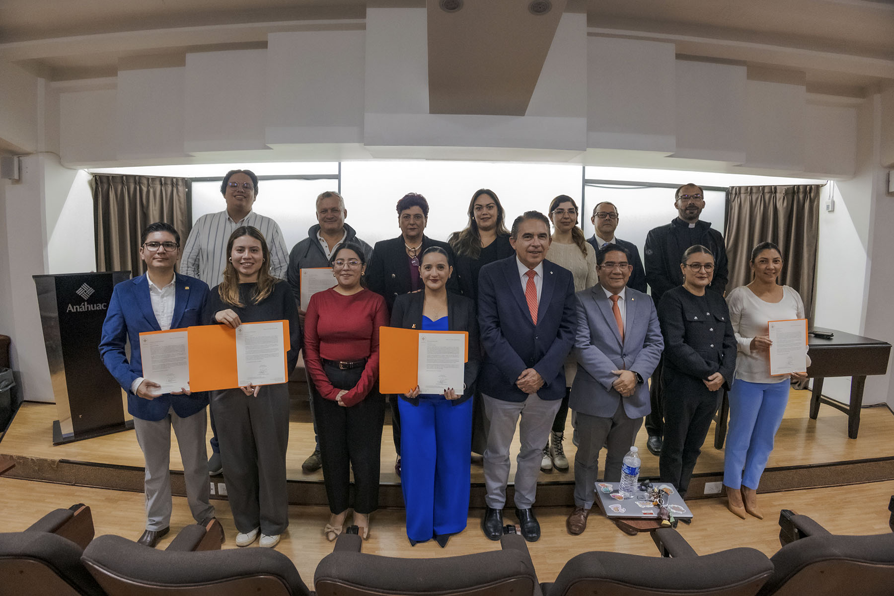 14 / 14 - Comité del Modelo de Salud Integral: Entrega de Nombramientos 14 / 14 - Comité del Modelo de Salud Integral: Entrega de Nombramientos