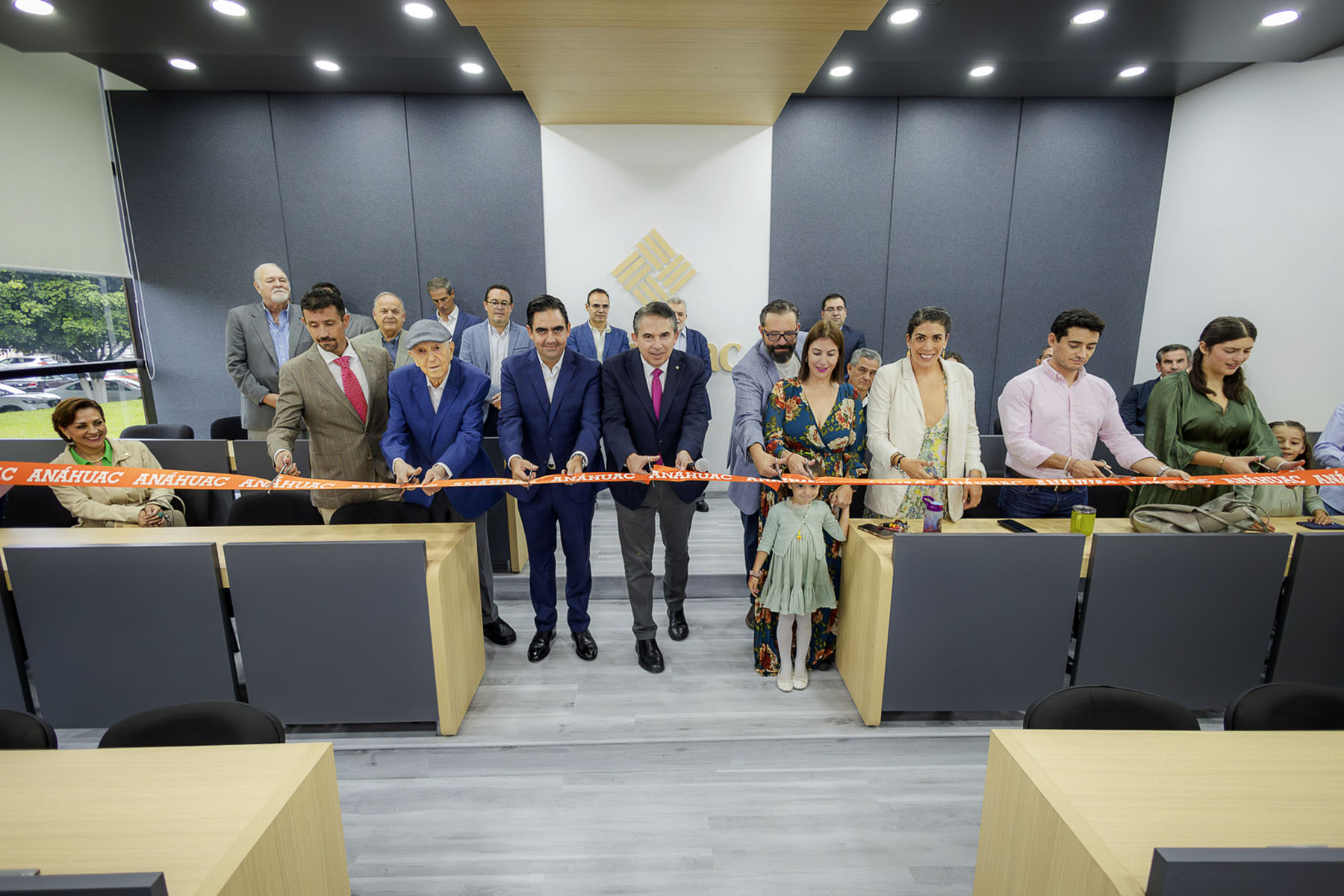 1 / 16 - Instauración de los Nuevos Salones de Posgrado y Educación Continua 1 / 16 - Instauración de los Nuevos Salones de Posgrado y Educación Continua