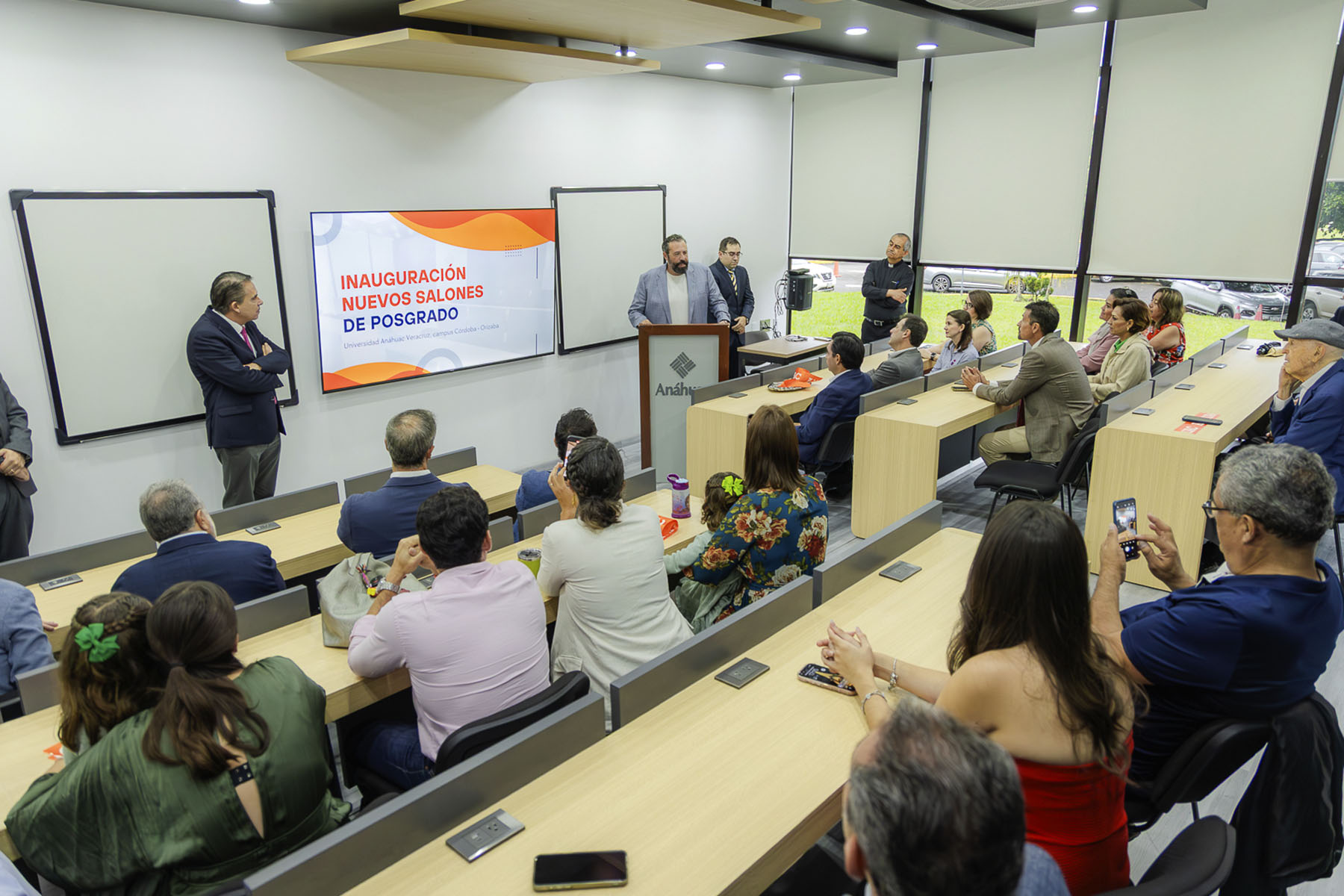 4 / 16 - Instauración de los Nuevos Salones de Posgrado y Educación Continua 4 / 16 - Instauración de los Nuevos Salones de Posgrado y Educación Continua