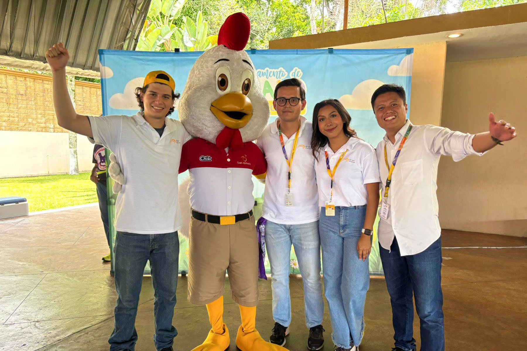 5 / 8 - Prácticas Profesionales en Grupo Pecuario San Antonio 5 / 8 - Prácticas Profesionales en Grupo Pecuario San Antonio