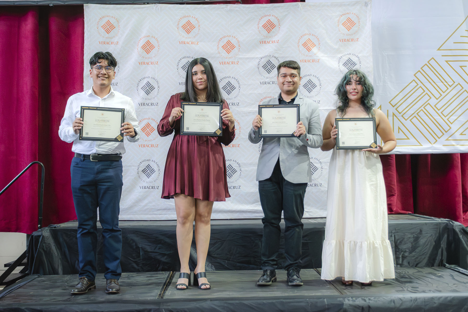 12 / 88 - Premios Lux et Veritas: Galería 12 / 88 - Premios Lux et Veritas: Galería