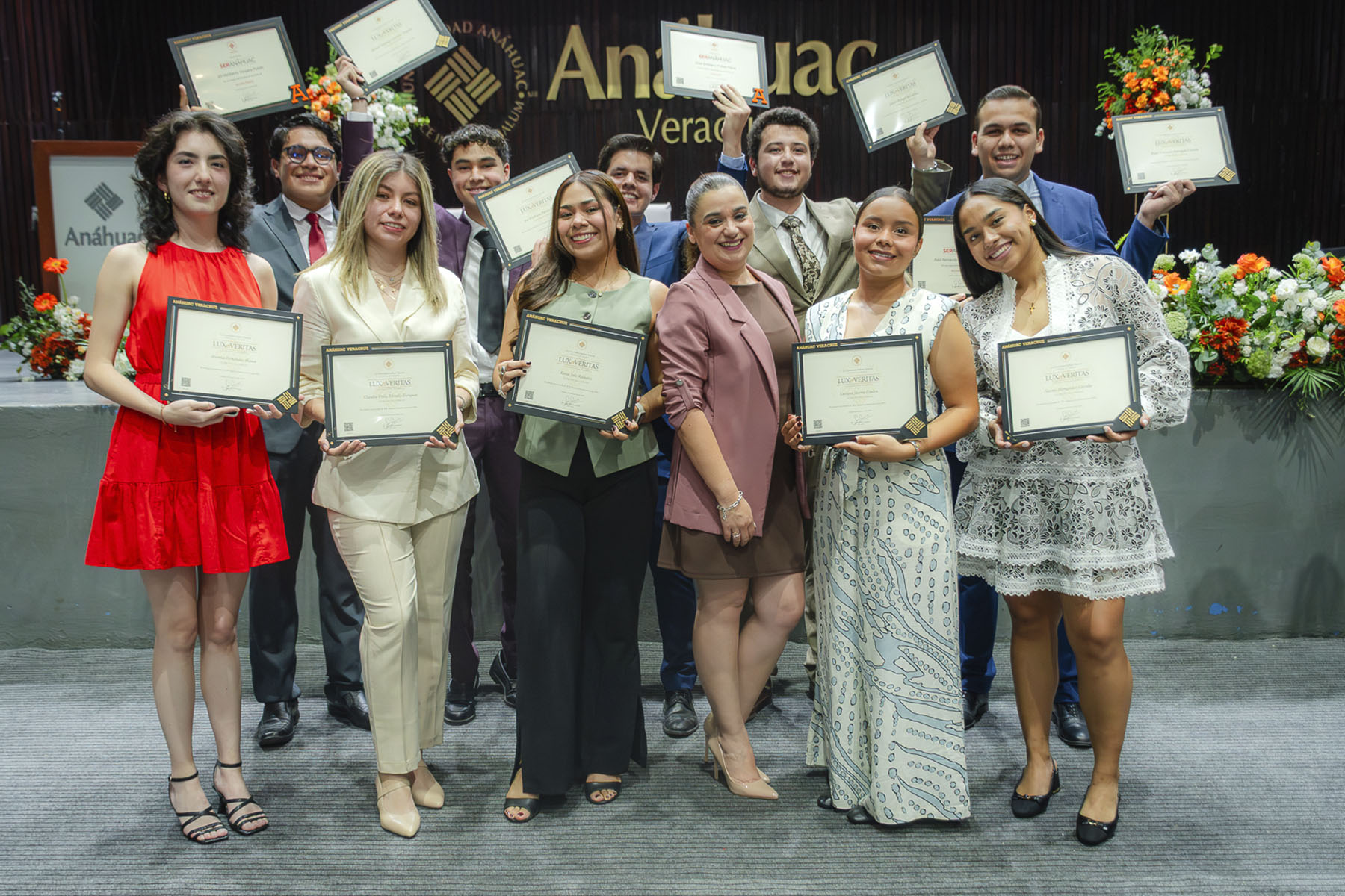 44 / 88 - Premios Lux et Veritas: Galería 44 / 88 - Premios Lux et Veritas: Galería