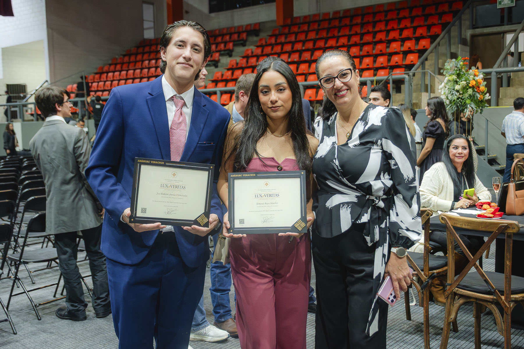 48 / 88 - Premios Lux et Veritas: Galería 48 / 88 - Premios Lux et Veritas: Galería