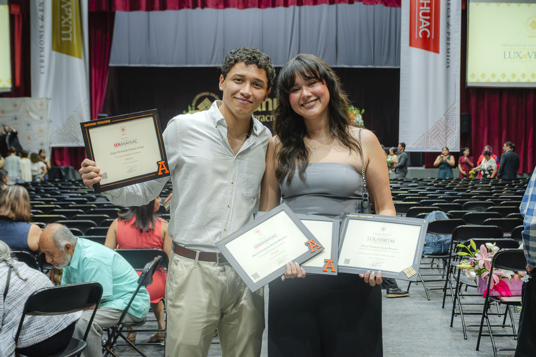 57 / 88 - Premios Lux et Veritas: Galería 57 / 88 - Premios Lux et Veritas: Galería