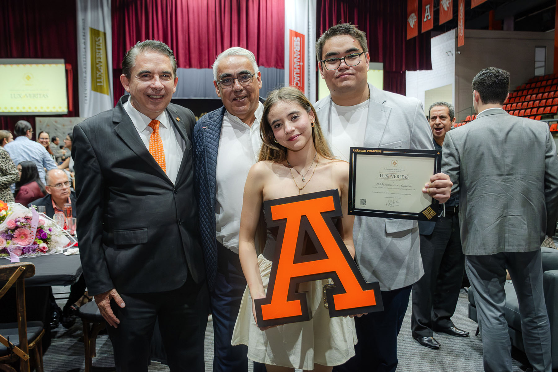 74 / 88 - Premios Lux et Veritas: Galería 74 / 88 - Premios Lux et Veritas: Galería