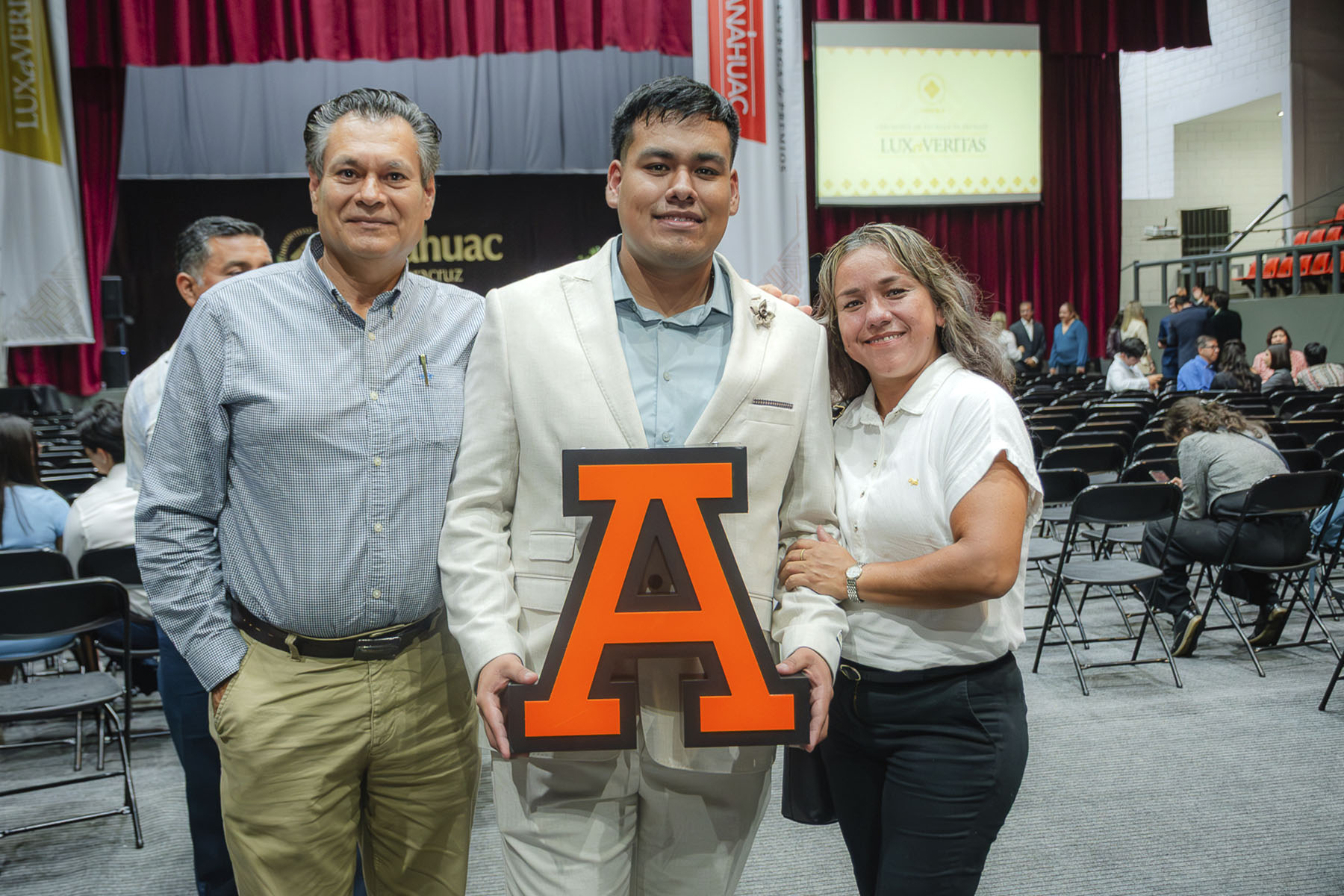 77 / 88 - Premios Lux et Veritas: Galería 77 / 88 - Premios Lux et Veritas: Galería