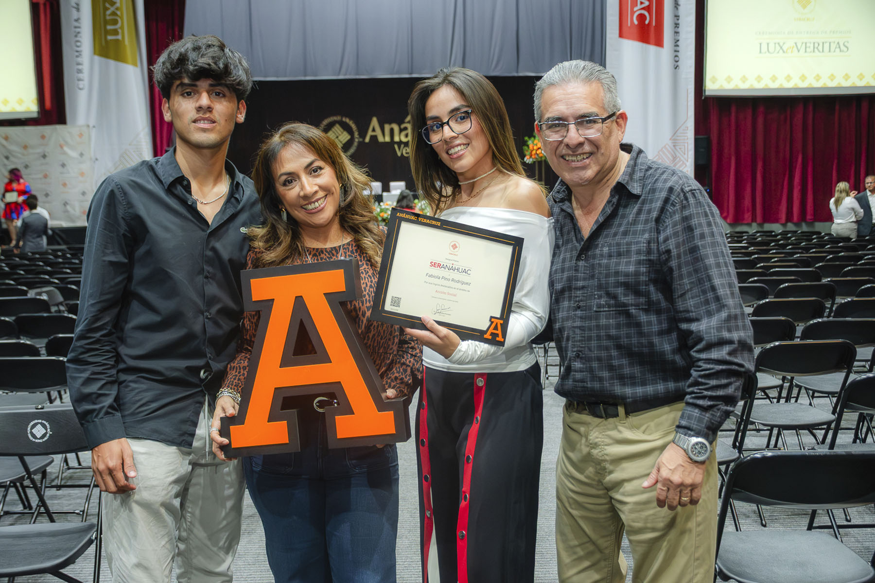 78 / 88 - Premios Lux et Veritas: Galería 78 / 88 - Premios Lux et Veritas: Galería