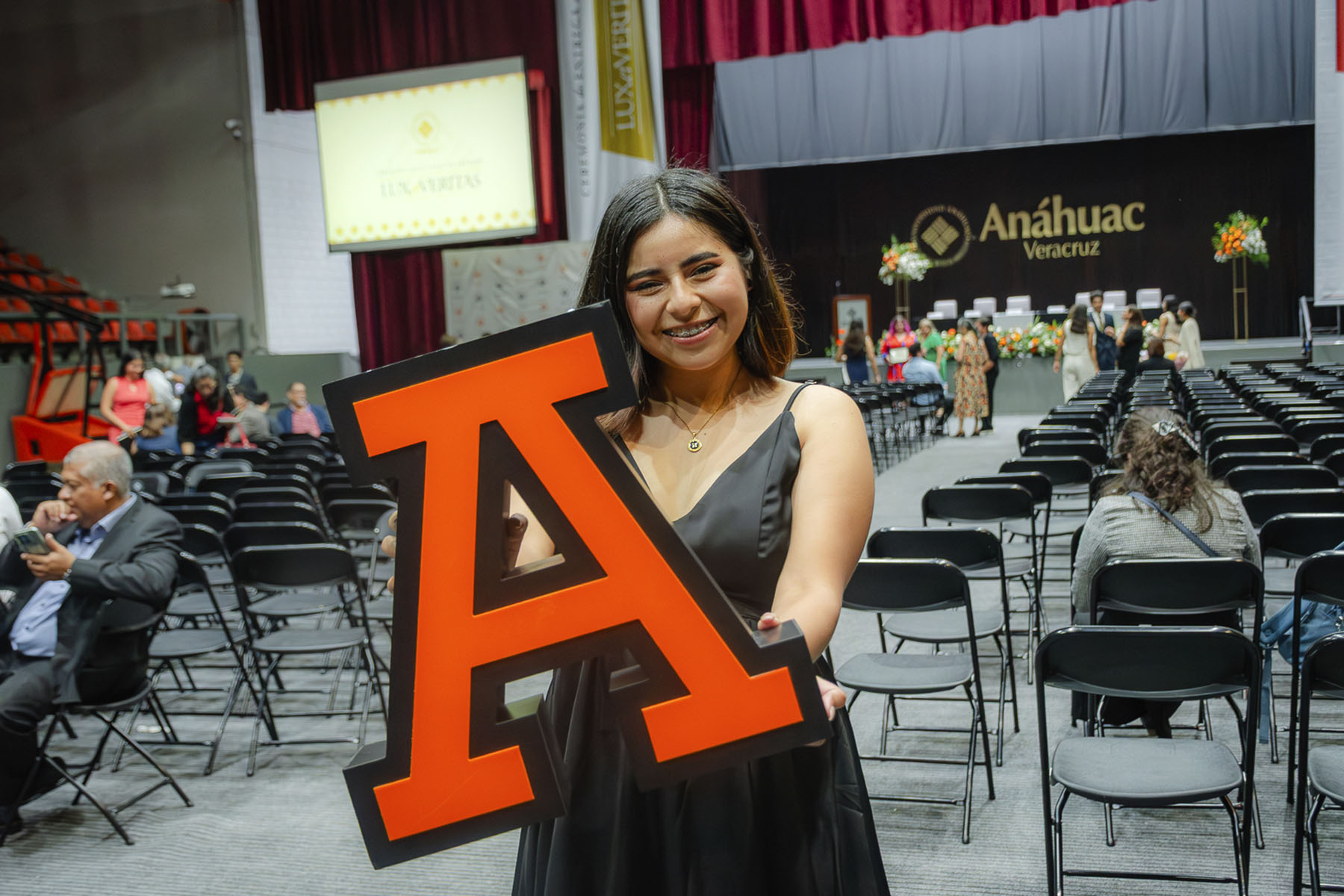 84 / 88 - Premios Lux et Veritas: Galería 84 / 88 - Premios Lux et Veritas: Galería