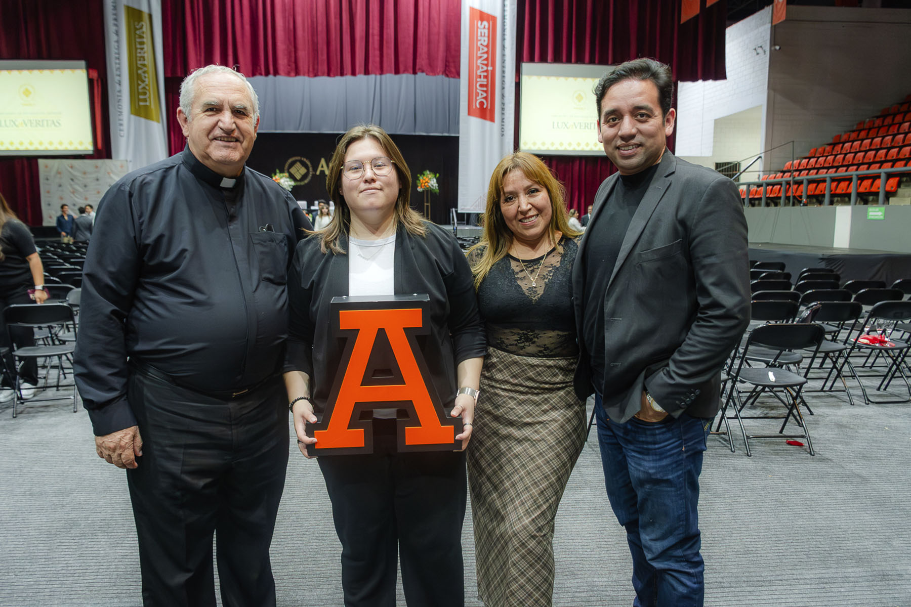 85 / 88 - Premios Lux et Veritas: Galería 85 / 88 - Premios Lux et Veritas: Galería