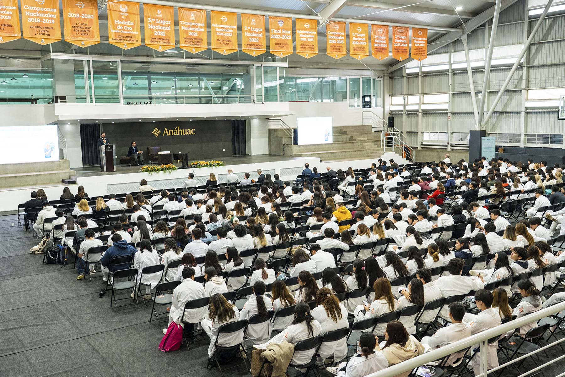 37 / 135 - Día Uno 37 / 135 - Día Uno