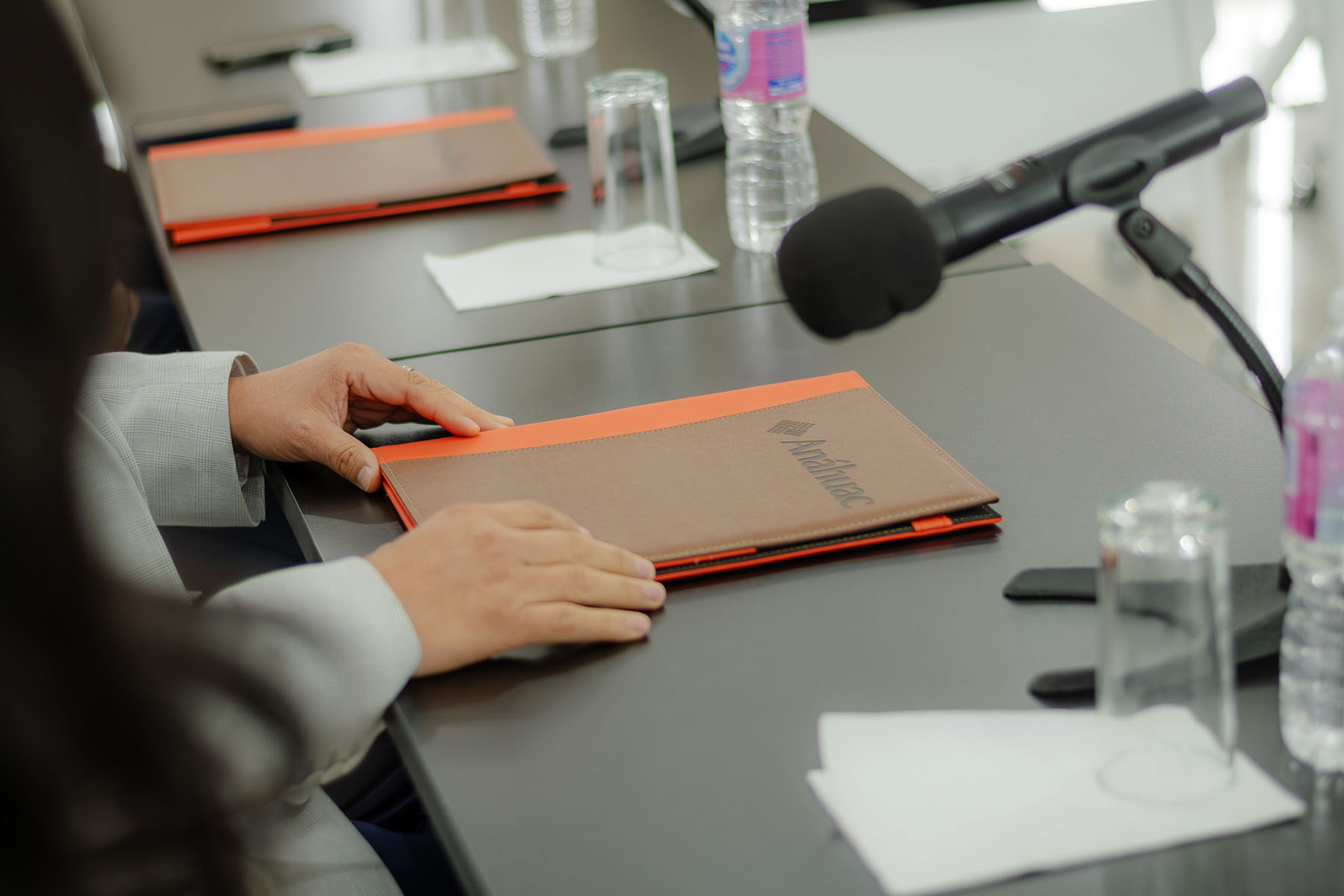 2 / 10 - Firma de Convenio con Nicolás Center Elite 2 / 10 - Firma de Convenio con Nicolás Center Elite