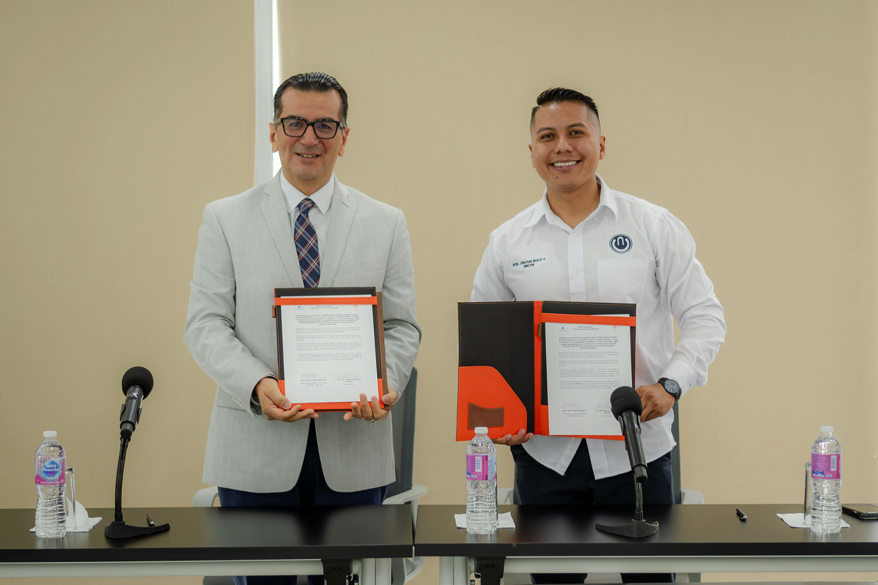 7 / 10 - Firma de Convenio con Nicolás Center Elite 7 / 10 - Firma de Convenio con Nicolás Center Elite