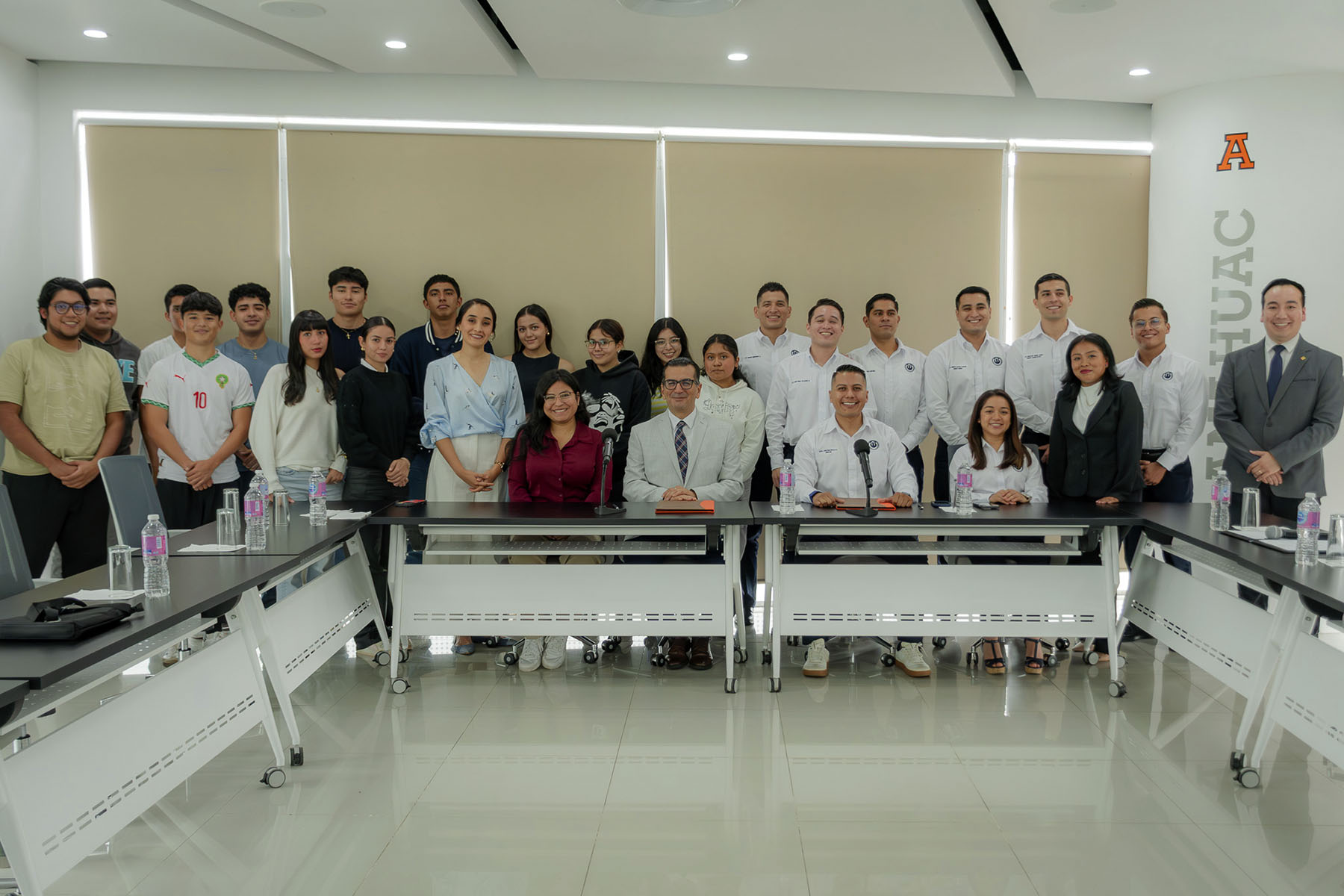 9 / 10 - Firma de Convenio con Nicolás Center Elite 9 / 10 - Firma de Convenio con Nicolás Center Elite