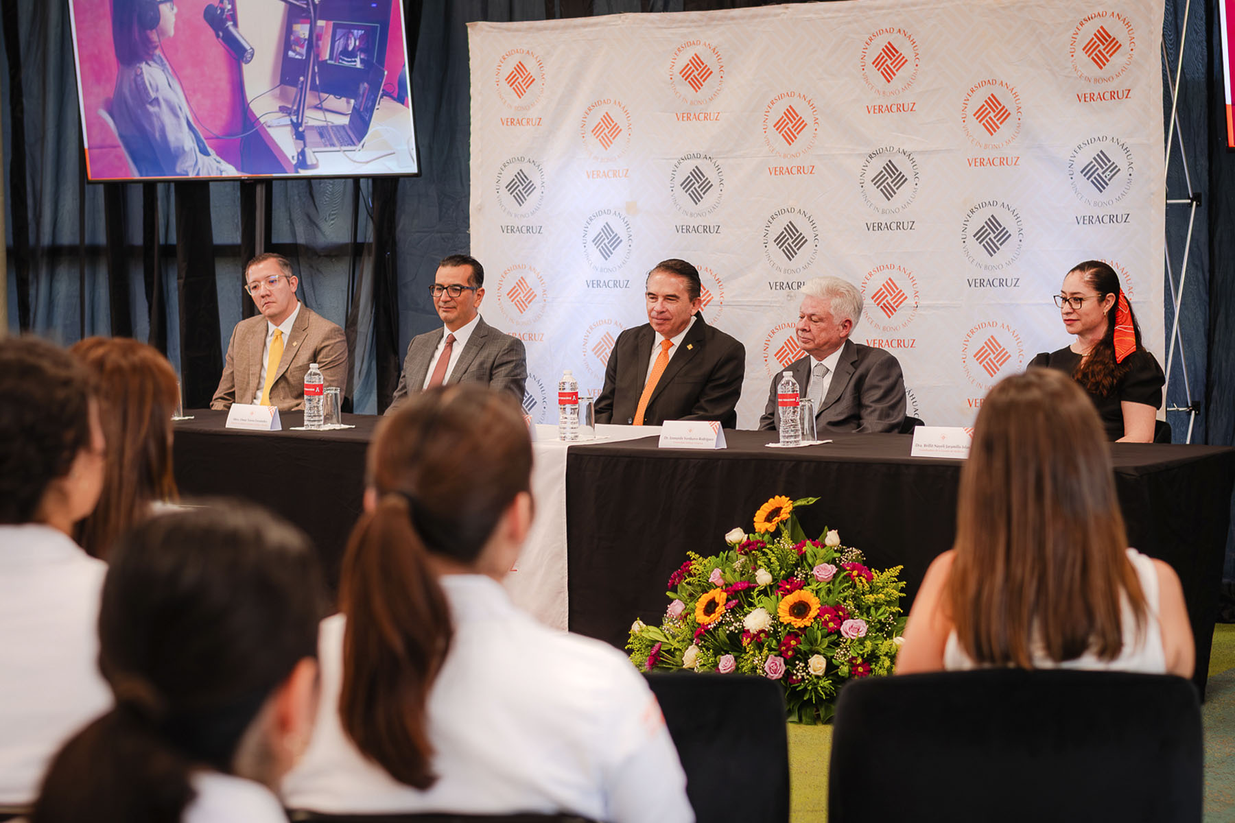 15 / 40 - Homenaje al Dr. Leonardo Verduzco Rodríguez en el Marco del Día del Médico 15 / 40 - Homenaje al Dr. Leonardo Verduzco Rodríguez en el Marco del Día del Médico