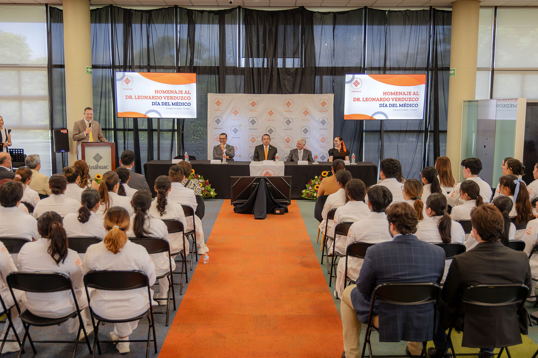 13 / 40 - Homenaje al Dr. Leonardo Verduzco Rodríguez en el Marco del Día del Médico 13 / 40 - Homenaje al Dr. Leonardo Verduzco Rodríguez en el Marco del Día del Médico