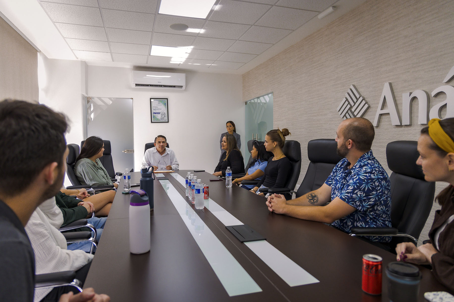 1 / 9 - Visita de Estudiantes Internacionales 202560: Un Enriquecimiento Mutuo 1 / 9 - Visita de Estudiantes Internacionales 202560: Un Enriquecimiento Mutuo