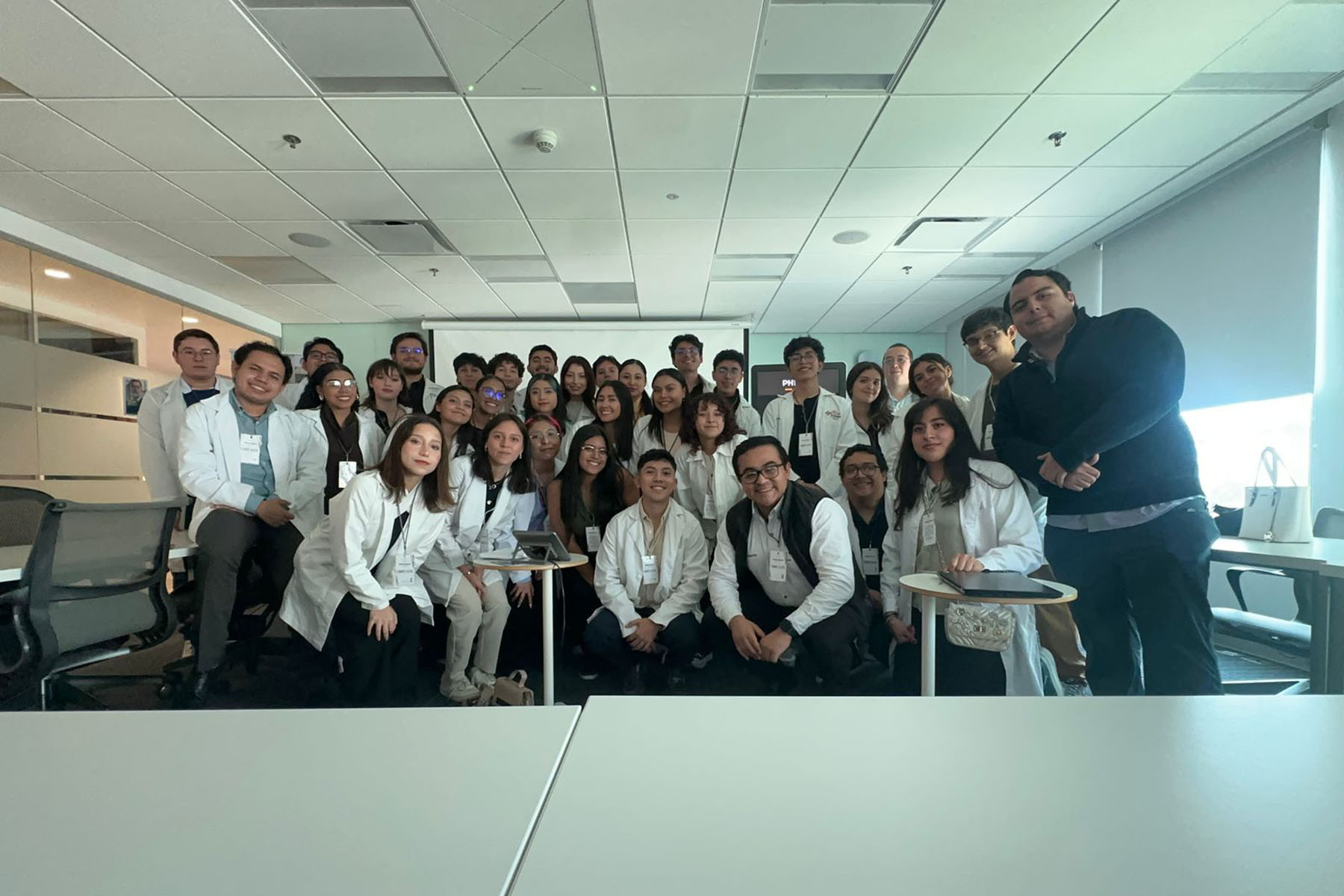 4 / 5 - Alumnos Visitan el Instituto Nacional de Rehabilitación y la Empresa Philips México 4 / 5 - Alumnos Visitan el Instituto Nacional de Rehabilitación y la Empresa Philips México