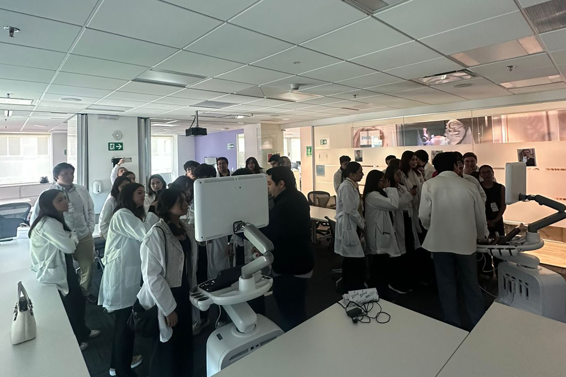 2 / 5 - Alumnos Visitan el Instituto Nacional de Rehabilitación y la Empresa Philips México 2 / 5 - Alumnos Visitan el Instituto Nacional de Rehabilitación y la Empresa Philips México