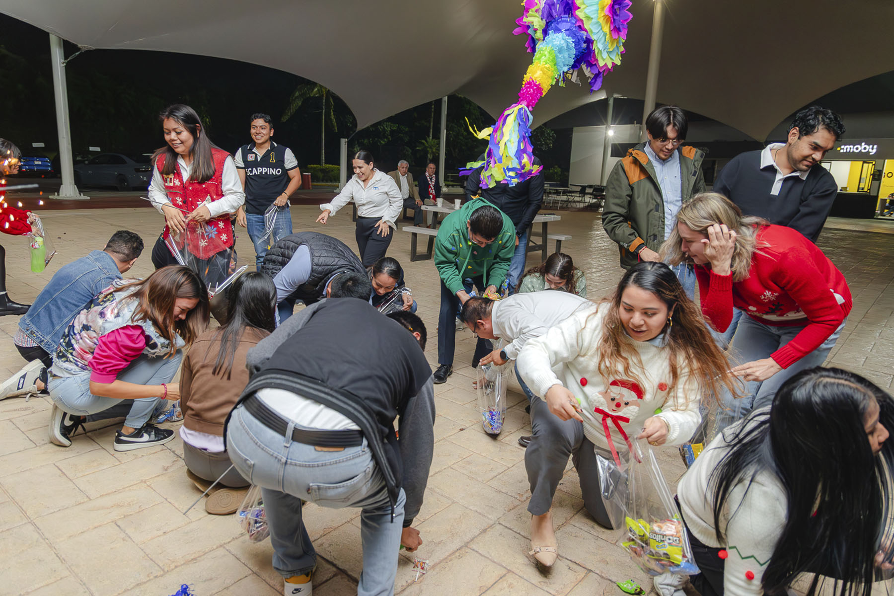 18 / 32 - Christmas Break de Posgrados 18 / 32 - Christmas Break de Posgrados