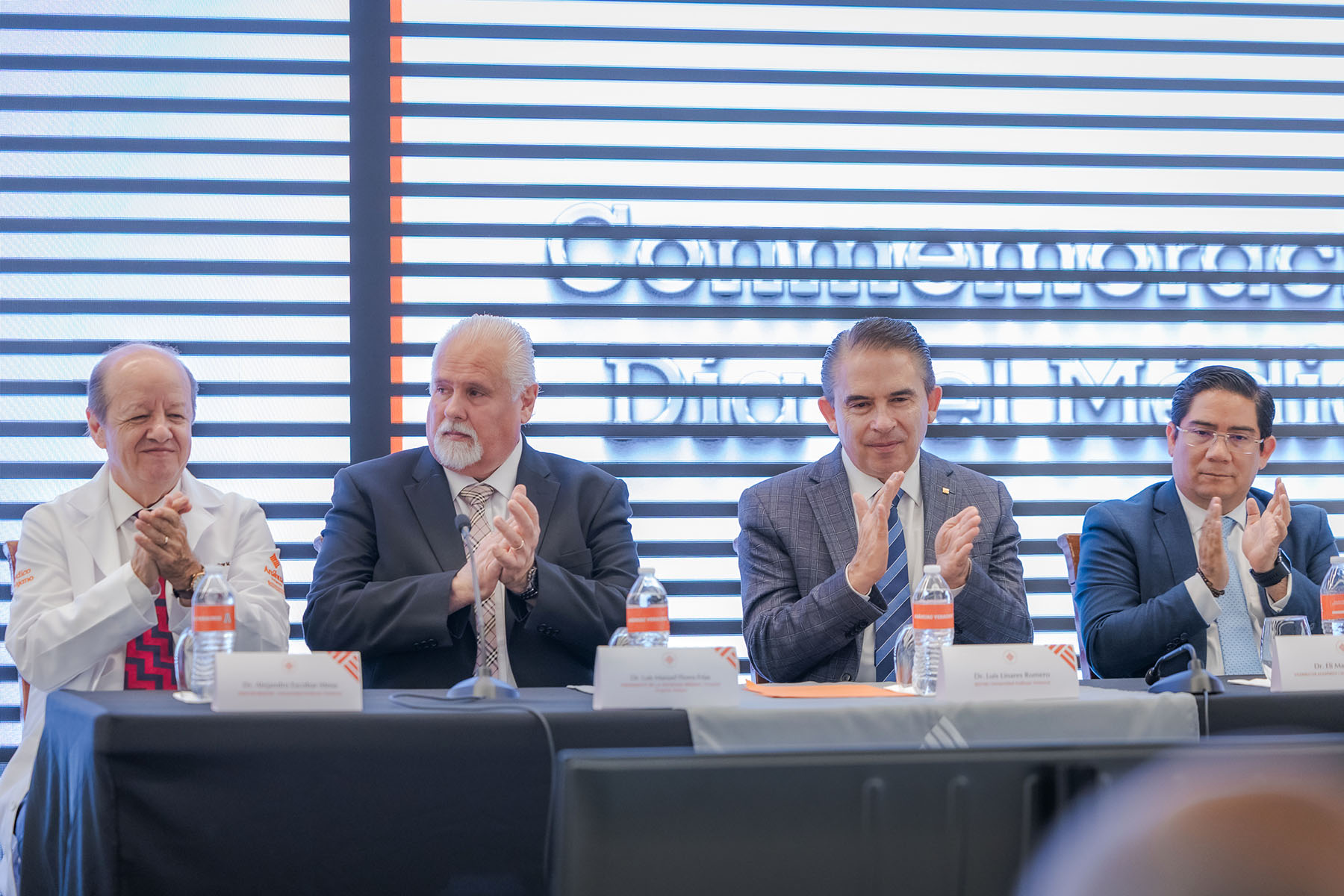 11 / 22 - Homenaje al Dr. Luis Manuel Flores Frías en el Marco del Día del Médico 11 / 22 - Homenaje al Dr. Luis Manuel Flores Frías en el Marco del Día del Médico