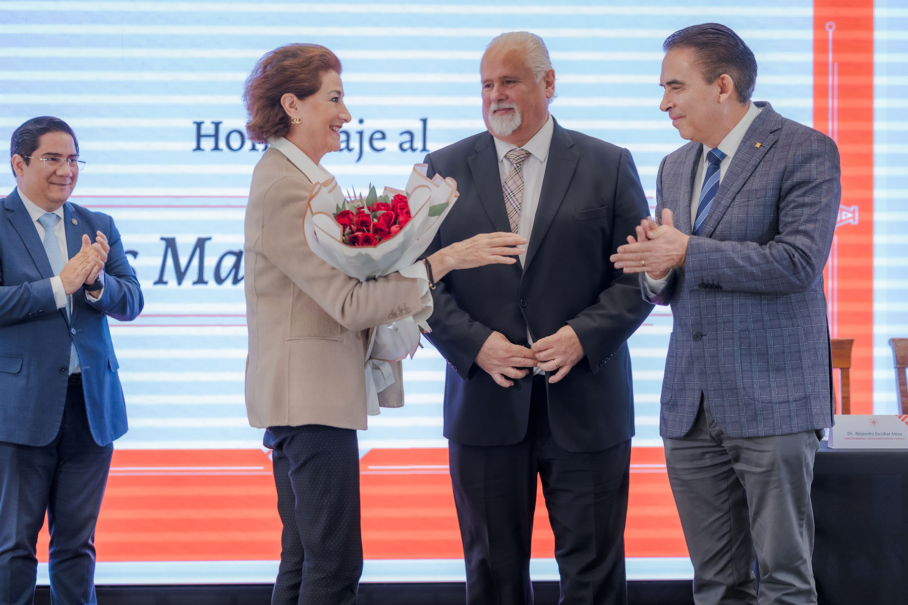 13 / 22 - Homenaje al Dr. Luis Manuel Flores Frías en el Marco del Día del Médico 13 / 22 - Homenaje al Dr. Luis Manuel Flores Frías en el Marco del Día del Médico