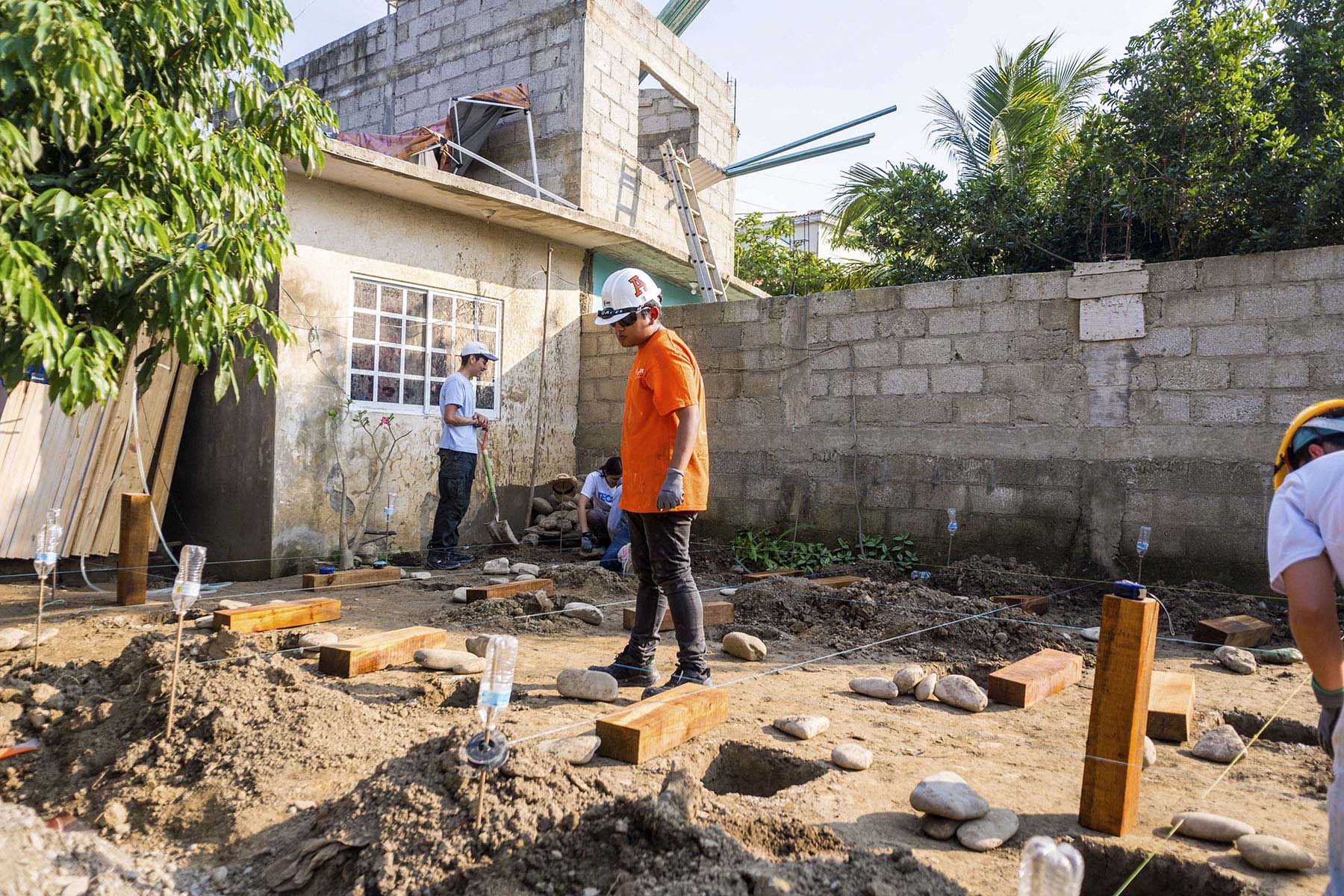 12 / 50 - ASUA Reconstruye 12 / 50 - ASUA Reconstruye