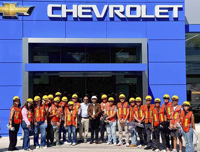 Alumnos de Arquitectura Visitan las Agencias Buick y Chevrolet en Orizaba