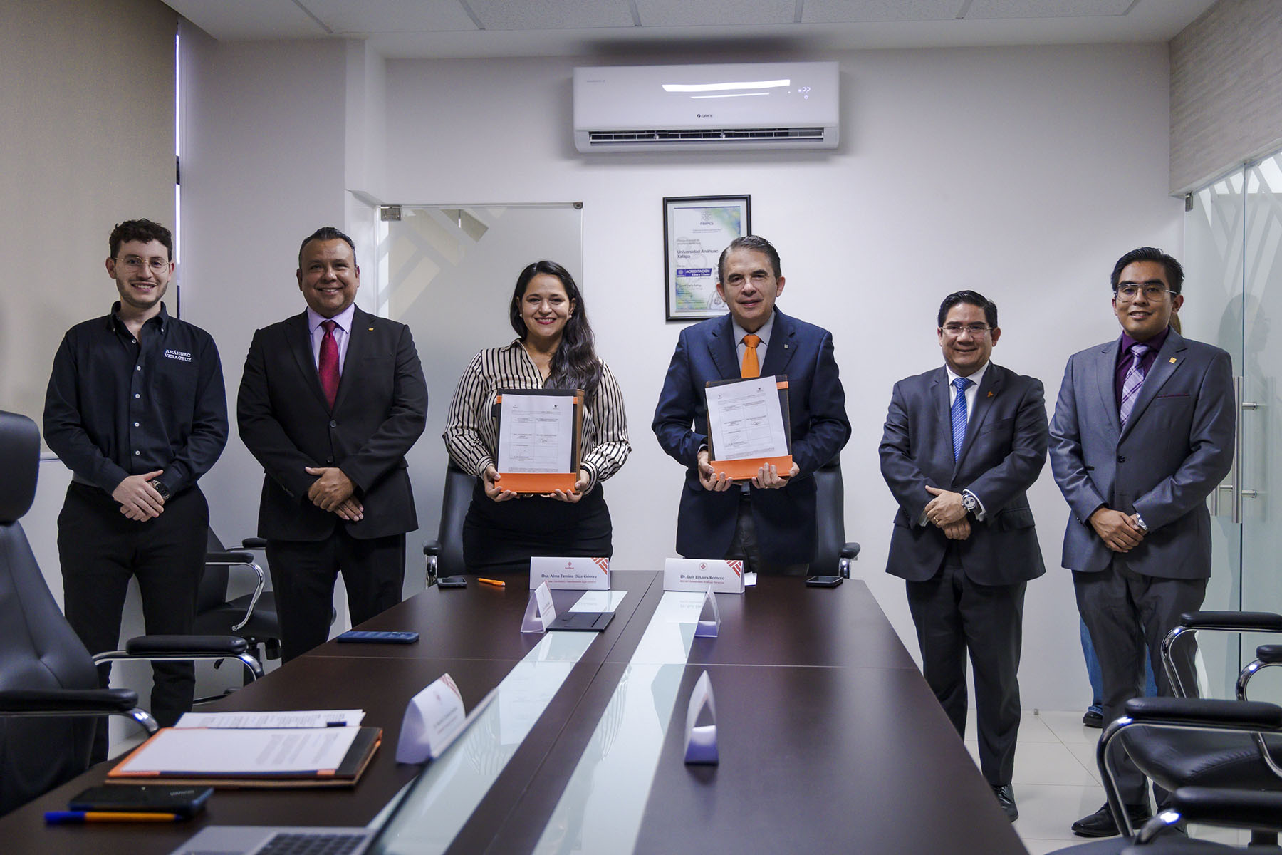 4 / 5 - Firma de Convenio con el Centro de Evaluación para el Desarrollo Competitivo 4 / 5 - Firma de Convenio con el Centro de Evaluación para el Desarrollo Competitivo