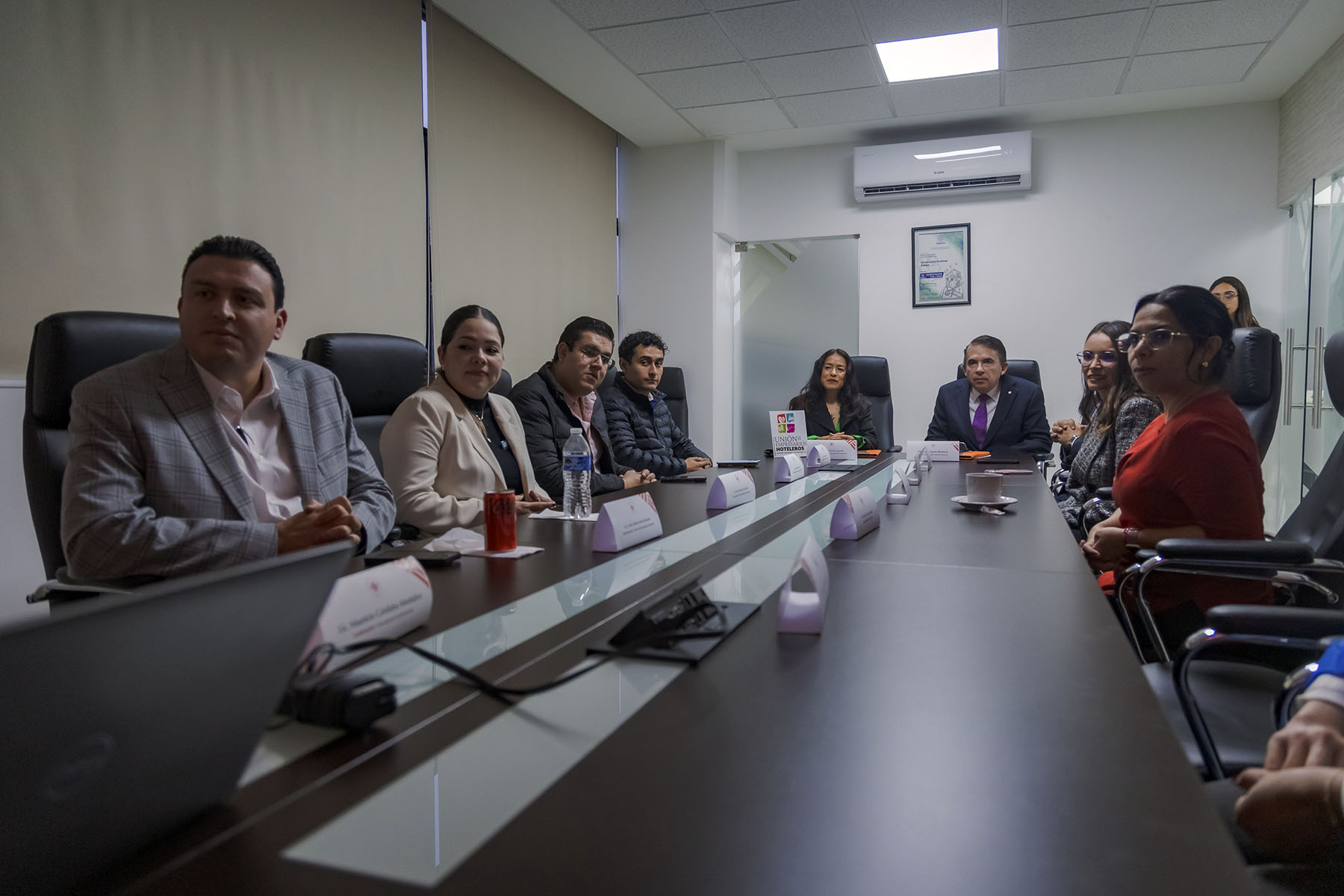 2 / 12 - Firma de Convenio con la Unión de Empresarios Hoteleros 2 / 12 - Firma de Convenio con la Unión de Empresarios Hoteleros