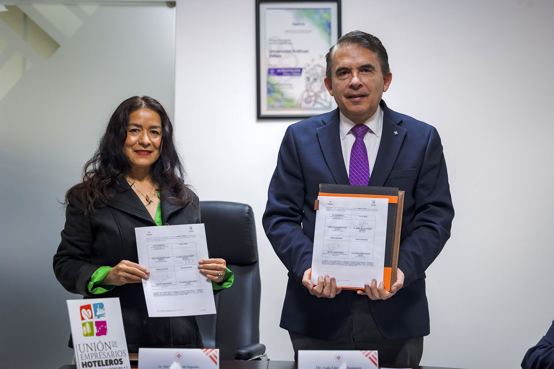 8 / 12 - Firma de Convenio con la Unión de Empresarios Hoteleros 8 / 12 - Firma de Convenio con la Unión de Empresarios Hoteleros