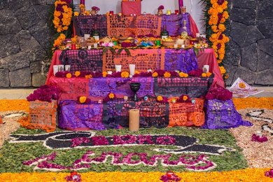 Tradición y Recuerdos en la Celebración de Día de Muertos