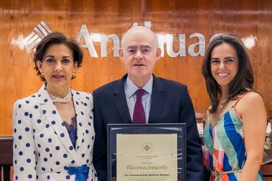 Agradecimiento al Dr. Francisco Martínez Márquez