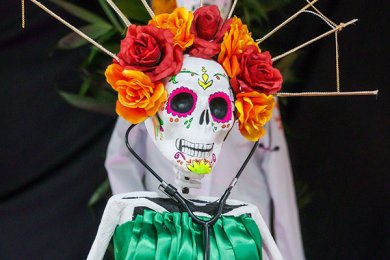 Día De Muertos 2023: El Muerto Al Pozo Y El Vivo Al Gozo | Universidad ...