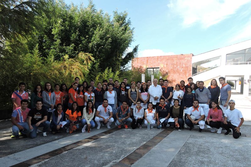 Caminata a la Puerta Santa para ganar la Indulgencia Plenaria 1 / 8 - Caminata a la Puerta Santa para ganar la Indulgencia Plenaria