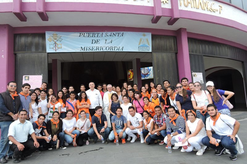 Caminata a la Puerta Santa para ganar la Indulgencia Plenaria 4 / 8 - Caminata a la Puerta Santa para ganar la Indulgencia Plenaria
