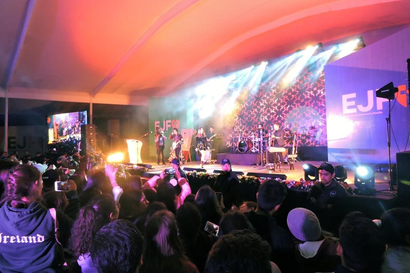 Las presentaciones musicales lograron un ambiente de fiesta y compañerismo. 5 / 6 - Las presentaciones musicales lograron un ambiente de fiesta y compañerismo.