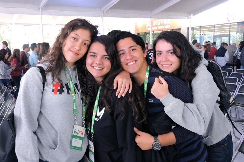 Vivir con entusiasmo la vocación y compartir esta alegría con la Iglesia. 6 / 6 - Vivir con entusiasmo la vocación y compartir esta alegría con la Iglesia.