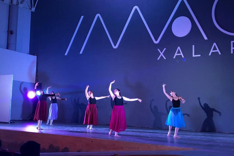 En cada coreografía demuestran gracia y simpatía. 2 / 3 - En cada coreografía demuestran gracia y simpatía.