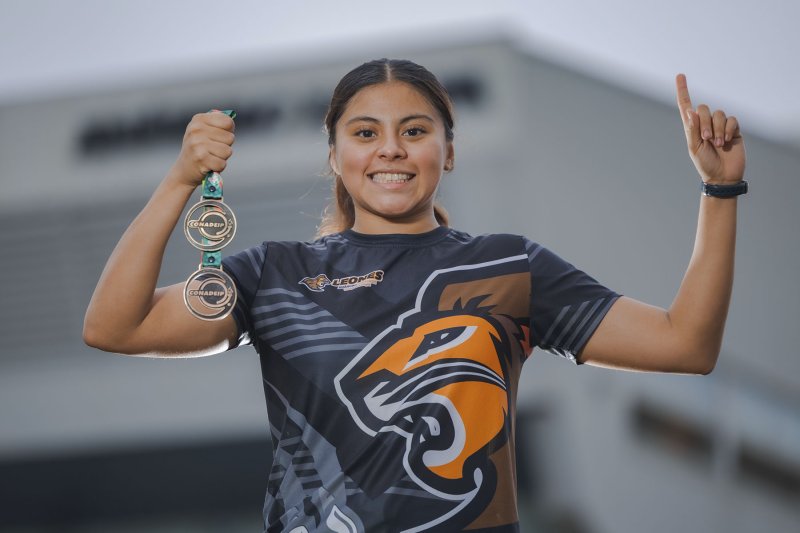 1 / 1 - Elia Ríos Hace Historia en el Deporte Estudiantil